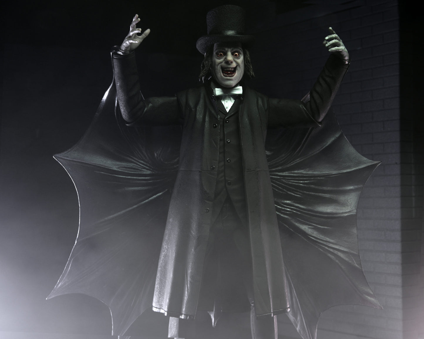 London After Midnight (1927)
7″ Scale Action Figure – Ultimate Professor Edward Burke