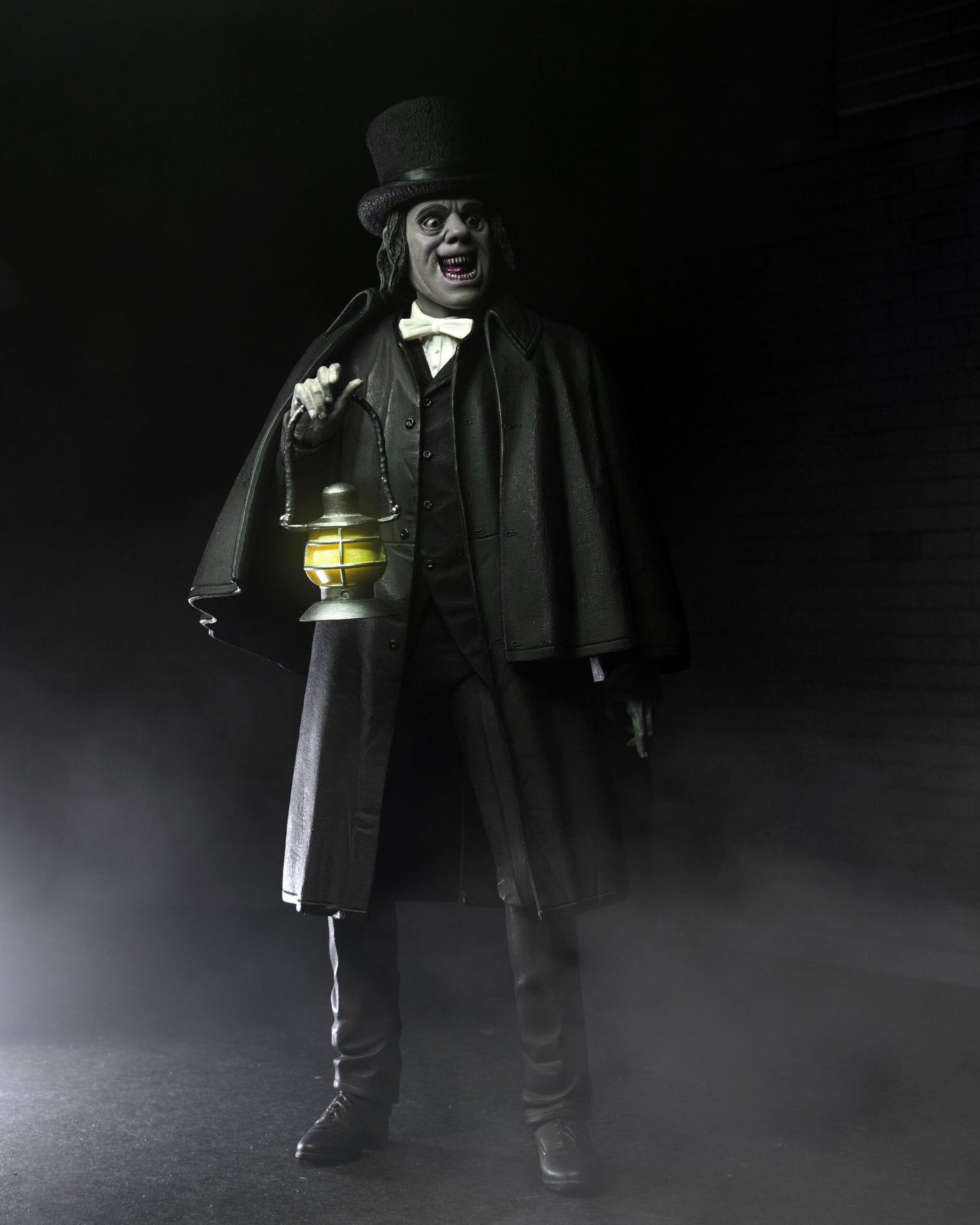 London After Midnight (1927)
7″ Scale Action Figure – Ultimate Professor Edward Burke