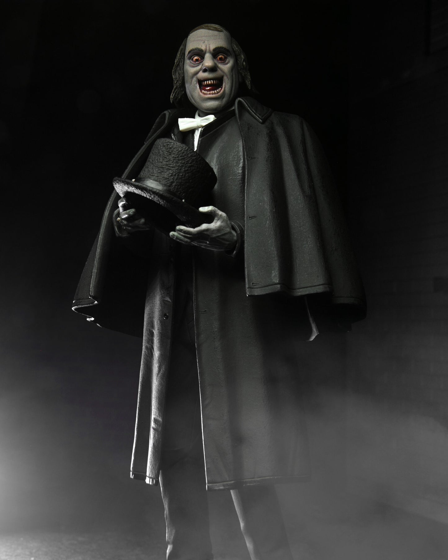 London After Midnight (1927)
7″ Scale Action Figure – Ultimate Professor Edward Burke