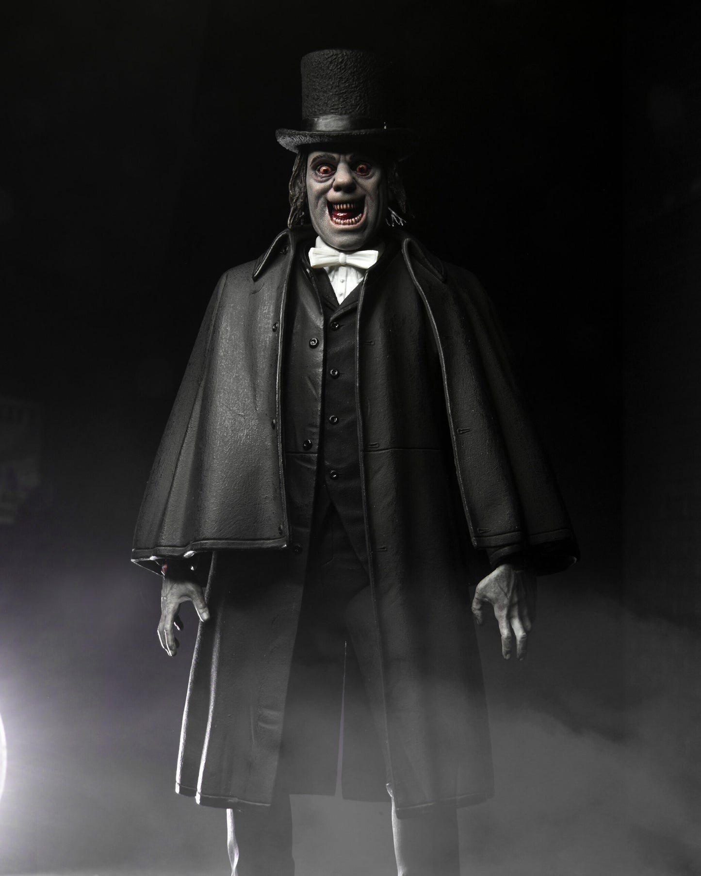 London After Midnight (1927)
7″ Scale Action Figure – Ultimate Professor Edward Burke