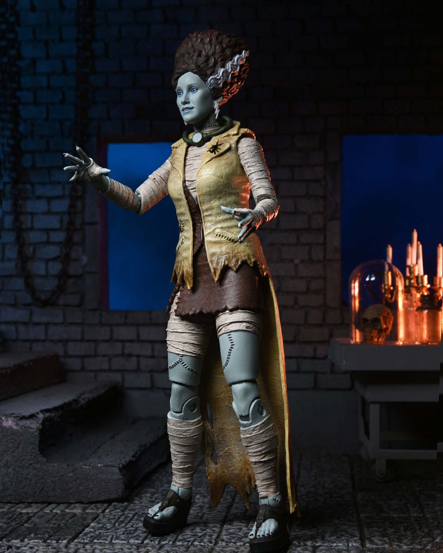 NECA TMNT X Universal Monsters April O’Neil as The Bride of Frankenstein