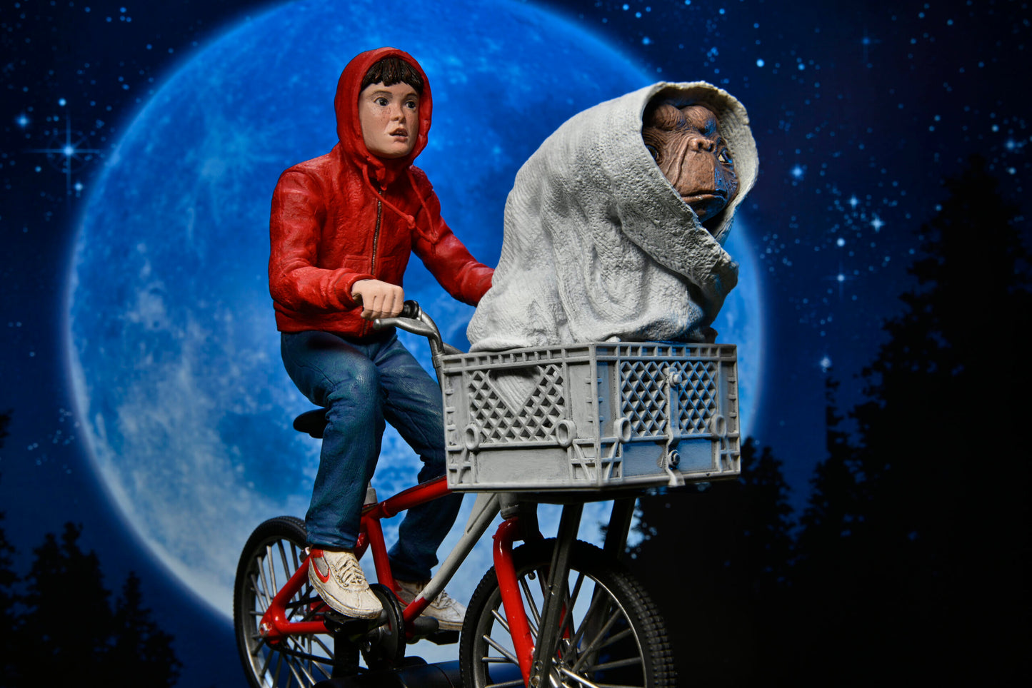 E.T. The Extra-Terrestrial 40th Anniversary

7″ Scale Action Figure – Elliott & E.T. on Bicycle