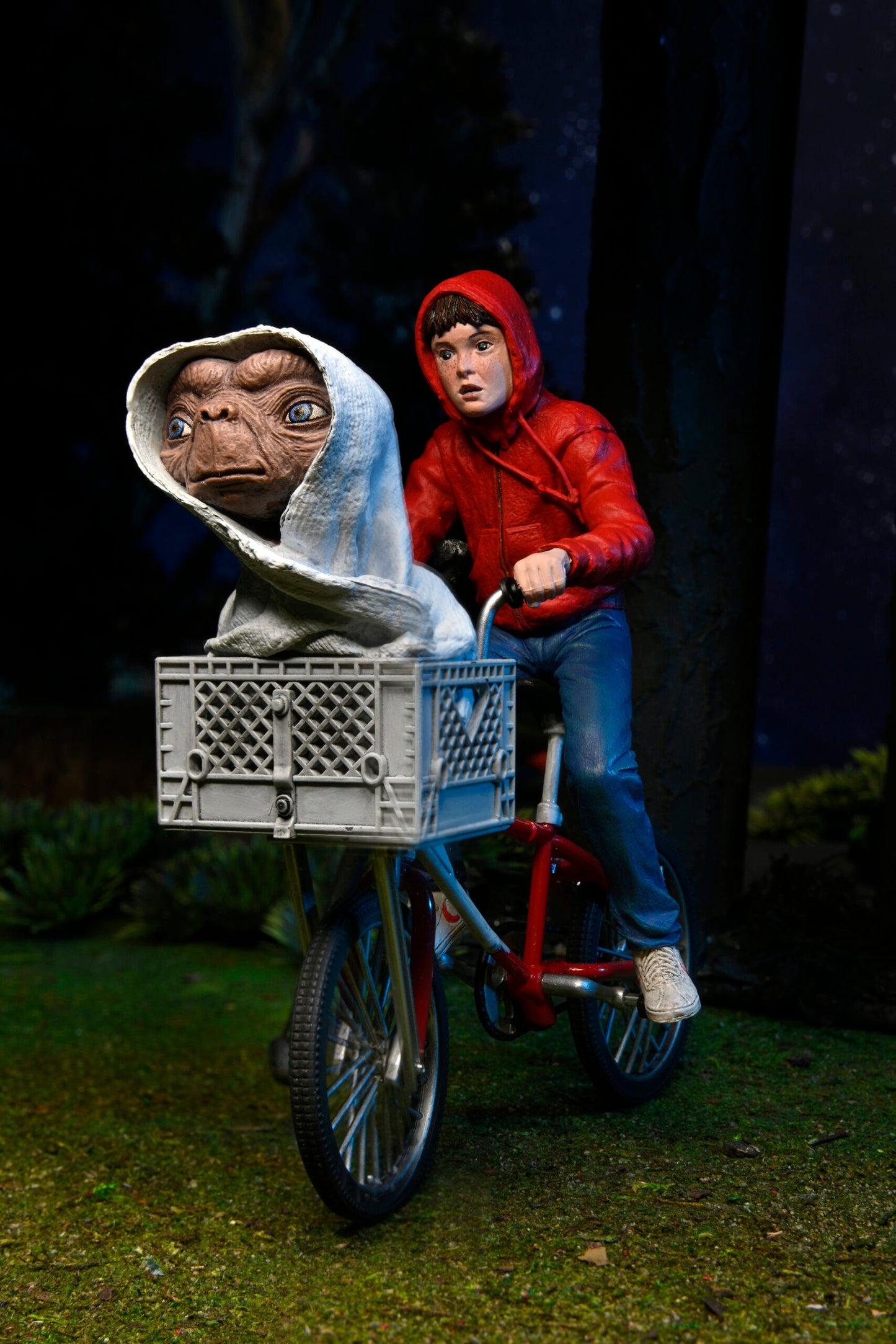 E.T. The Extra-Terrestrial 40th Anniversary

7″ Scale Action Figure – Elliott & E.T. on Bicycle