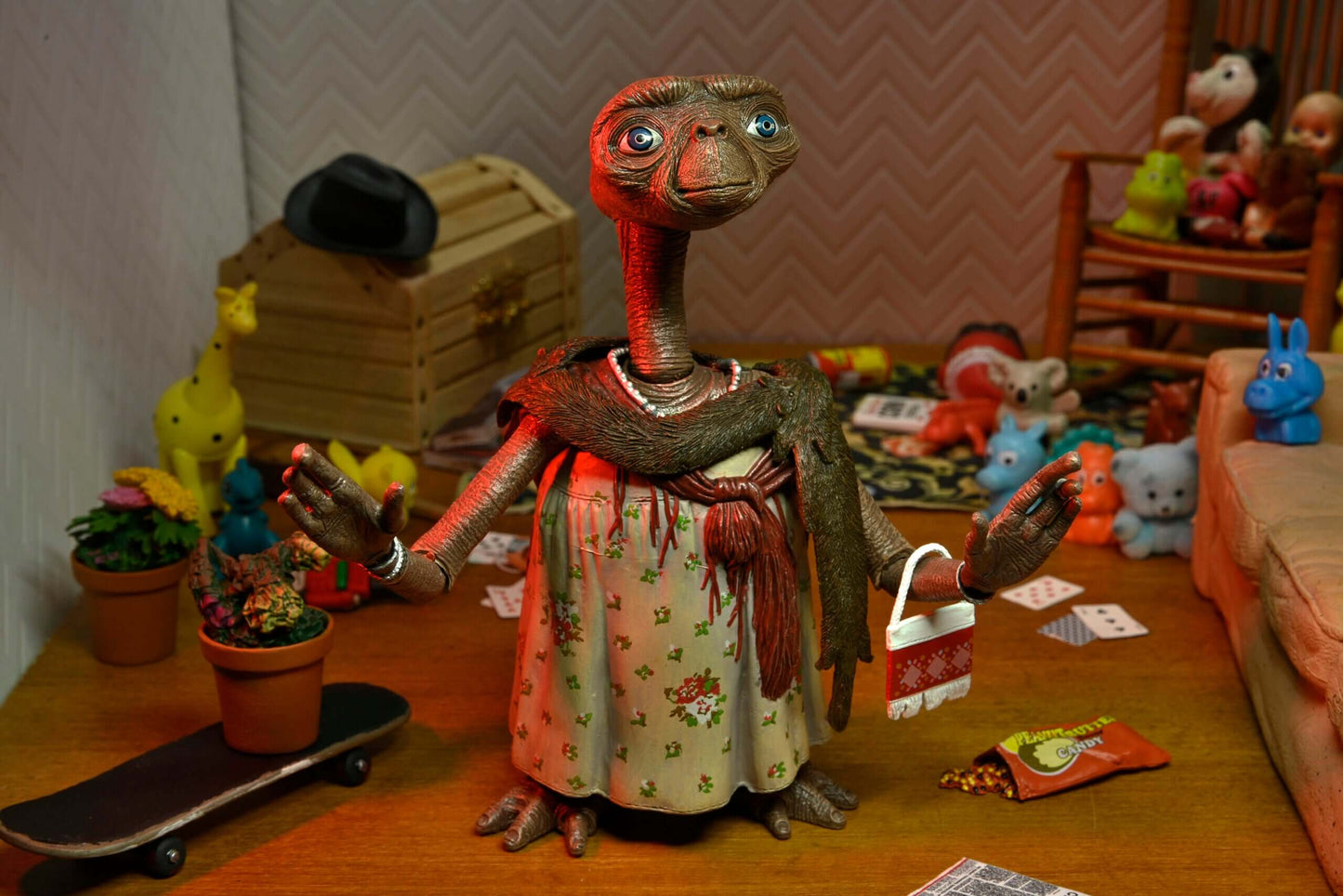 E.T. 40th Anniversary

7” Scale Action Figure – Ultimate Dress Up E.T.