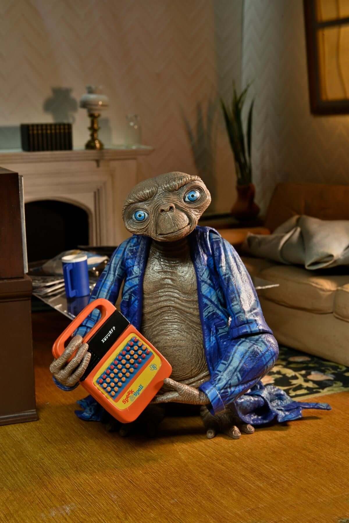 E.T. The Extra-Terrestrial 40th Anniversary

7” Scale Action Figure – Ultimate Telepathic E.T.